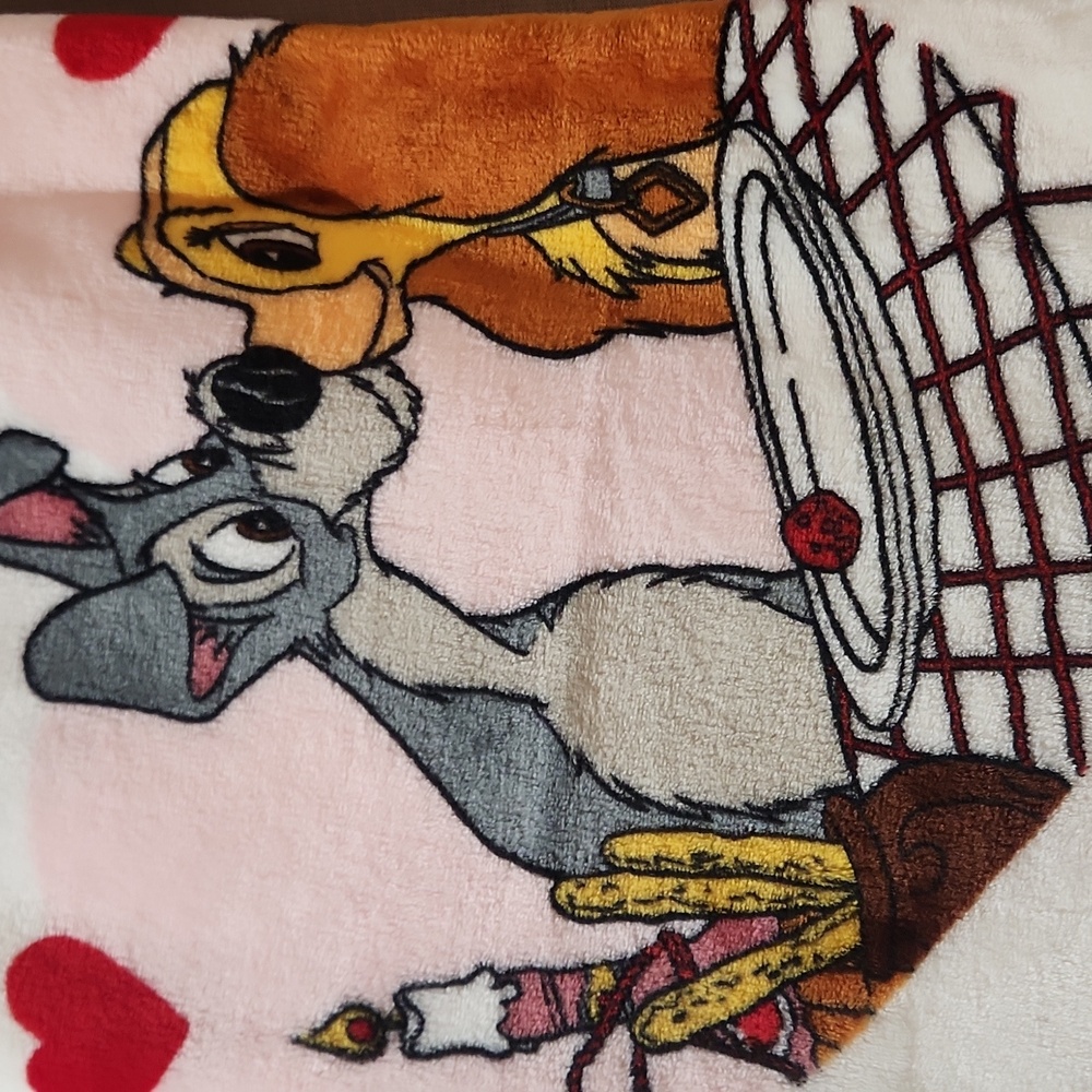 Disney Lady and the Tramp Blanket - Picture 2 of 4